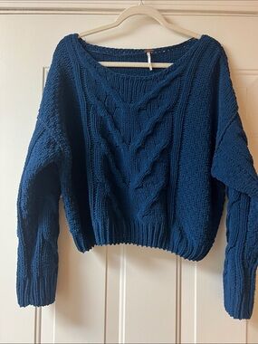 Free People Cable Knit Cropped Oversized Sweater in Dark Blue — Size XS